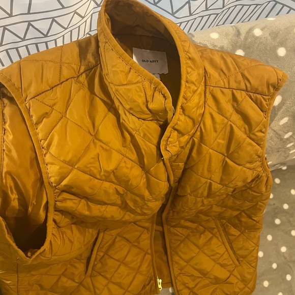 Dark yellow old navy vest - Picture 2 of 2